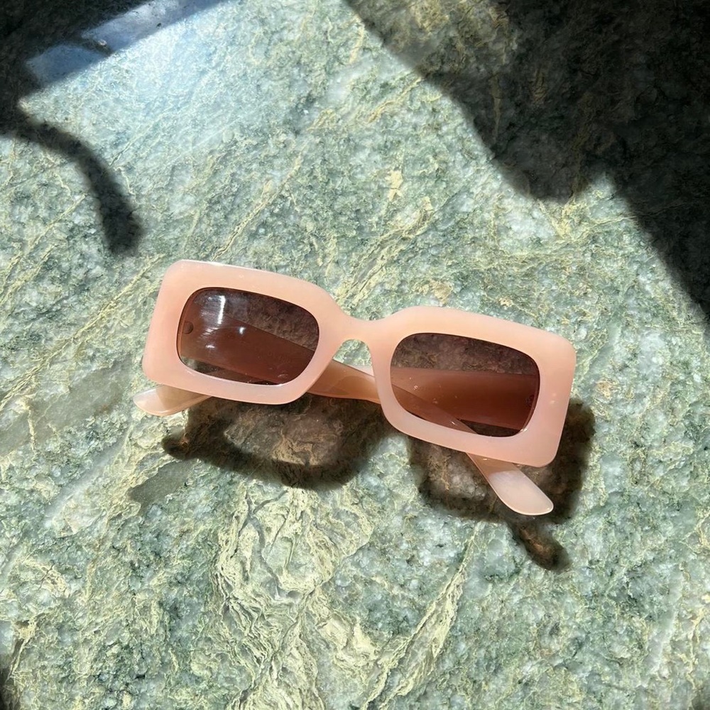 Baby pink rectangle 90s style retro sunglasses